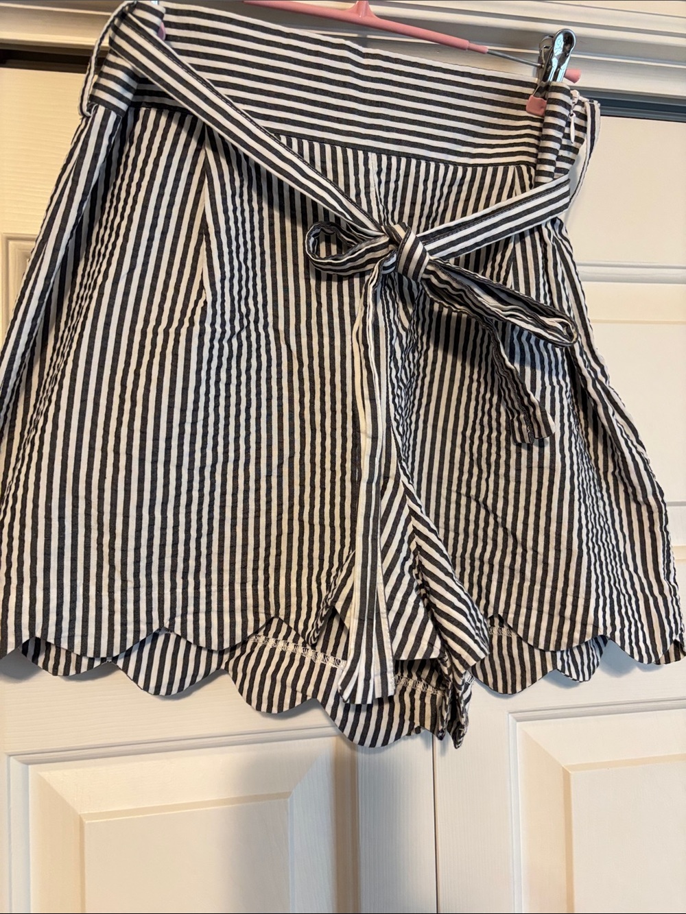 H&M Striped Scallop-Hem Tie-Waist Women's Shorts - Grey/Black and White